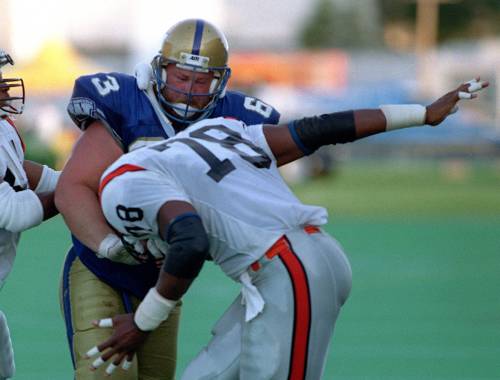 KEN GIGLIOTTI / FREE PRESS FILES
                                Former O-lineman Chris Walby (63) played for the Bombers from 1981-96, hoisting three Grey Cups with the team.