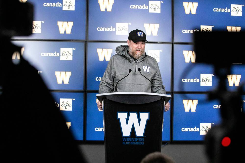 MIKAELA MACKENZIE / FREE PRESS
Blue Bombers head coach Mike O’Shea doesn’t regret leaving an injured Zach Collaros in at quarterback.