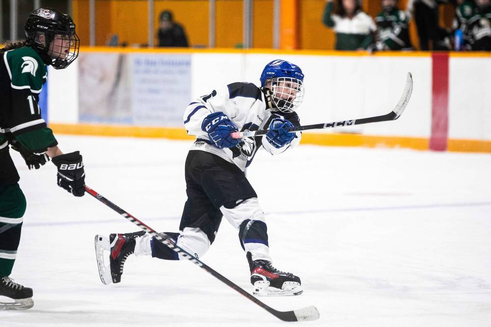 MIKAELA MACKENZIE / FREE PRESS
Warren Wildcats captain Bre-Ann Lucier Windross shoots the puck during a game against the Vincent Massey Trojans at the Century Arena.
