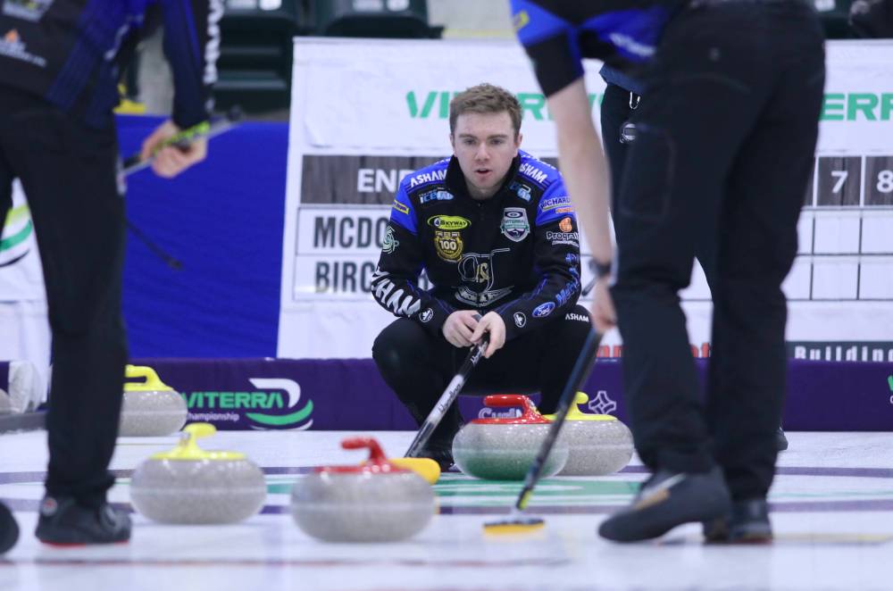 Matt Packwood / The Brandon Sun
Jordon McDonald instructs his sweepers Thursday at the 2025 Viterra Championship in Portage la Prairie.