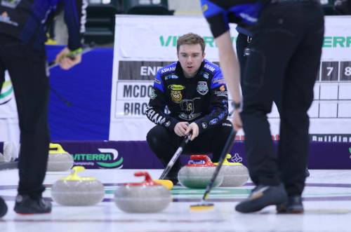 Matt Packwood / The Brandon Sun
                                Jordon McDonald instructs his sweepers Thursday at the 2025 Viterra Championship in Portage la Prairie.