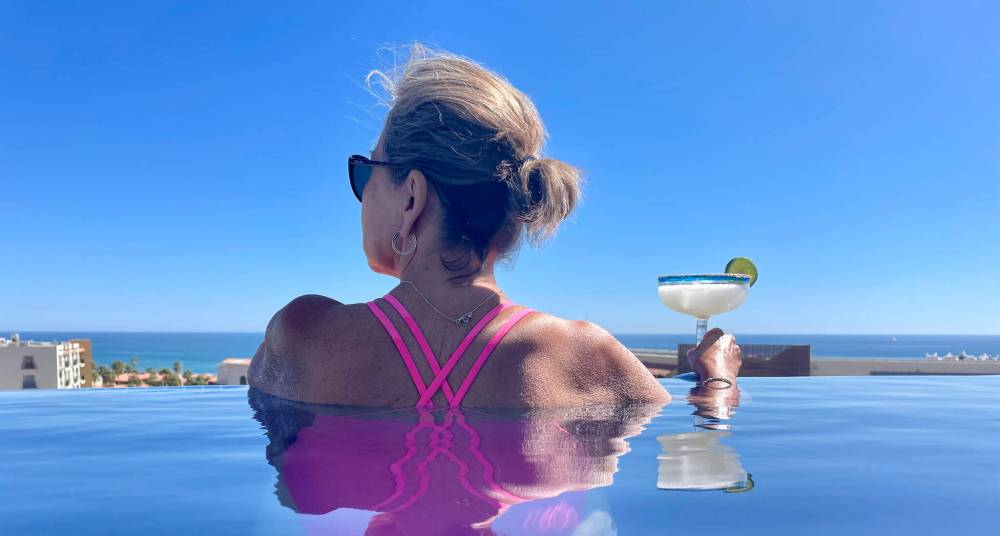 PHOTOS BY Steve MacNaull / Free Press
Kerry MacNaull does some ‘research’ with a homemade margarita in the infinity pool at Lomas de la Jolla in San José del Cabo, Mexico.