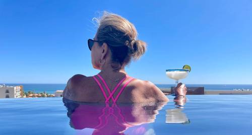 PHOTOS BY Steve MacNaull / Free Press
                                Kerry MacNaull does some ‘research’ with a homemade margarita in the infinity pool at Lomas de la Jolla in San José del Cabo, Mexico.