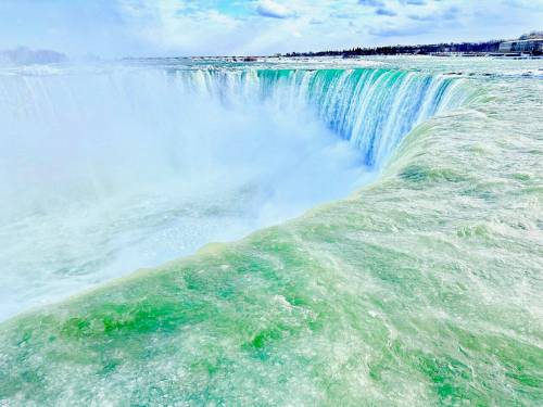 Gord MACKINTOSH / FREE PRESS
                                Horseshoe Falls is North America’s largest waterfall in terms of width and volume.