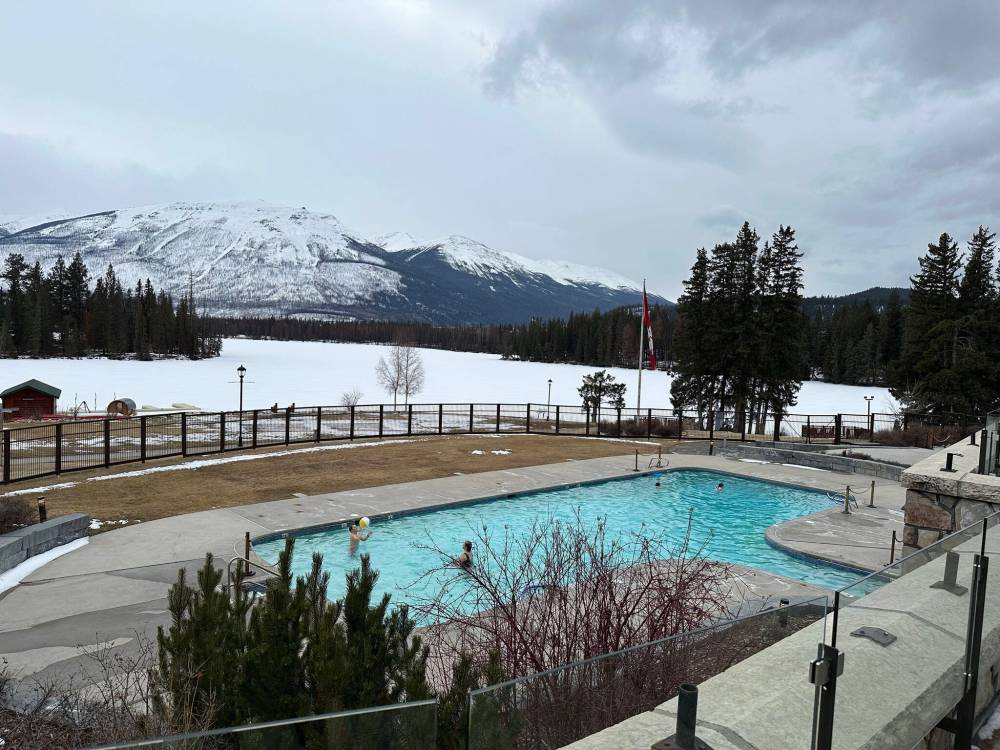 Katrina Clarke / Free Press
Jasper Park Lodge’s outdoor hot tub and heated pool overlook Lac Beauvert and offer amazing Rocky Mountain views.
