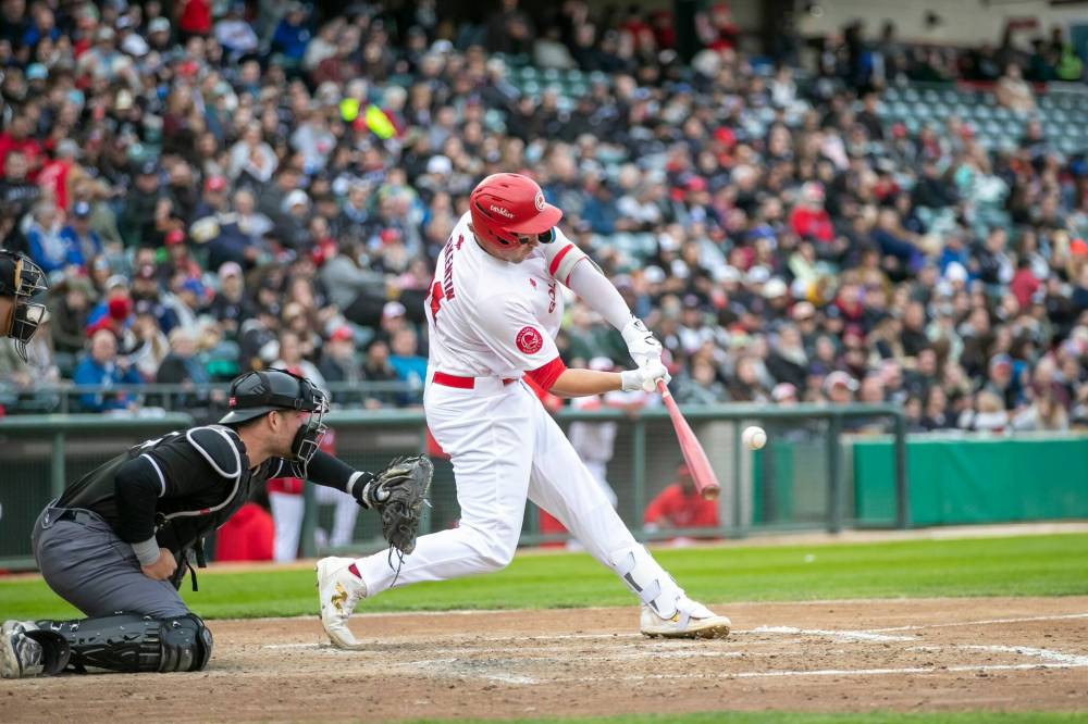 BROOK JONES / FREE PRESS
Matthew Warkentin of the Goldeyes males contact in the bottom of the third inning.