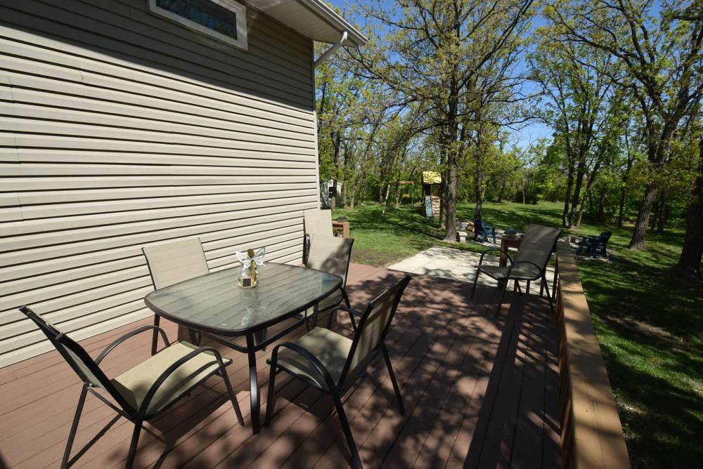 TODD LEWYS / FREE PRESS
A private back deck looks out onto the park-like backyard, which comes with a fire pit area.
