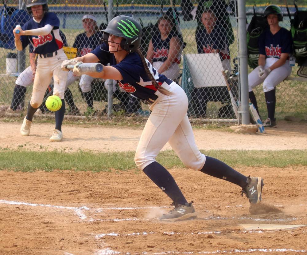 Cassidy Dankochik / THE CARILLON
Chloe Carriere’s opening bunt single in the bottom of the first inning set up École Saint-Joachim and Réal-Bérard for a eight-run inning, more than erasing a top half home run from Vincent Massey (Brandon) in the finals Saturday.