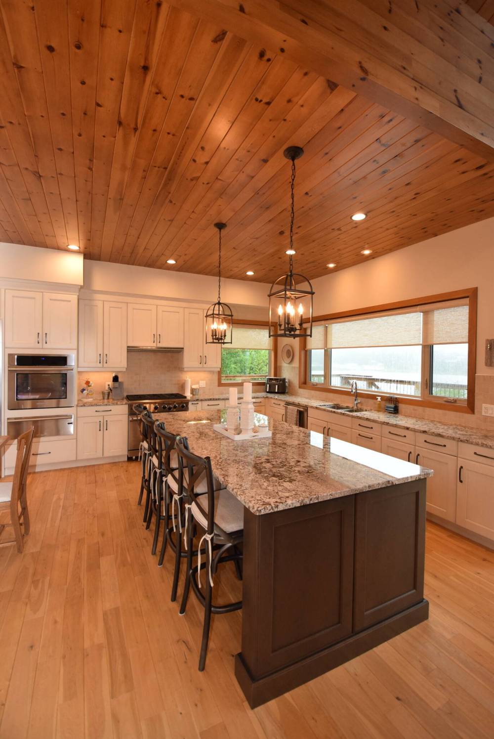TODD LEWYS / FREE PRESS
Chefs will love the spacious, beautifully finished island kitchen.