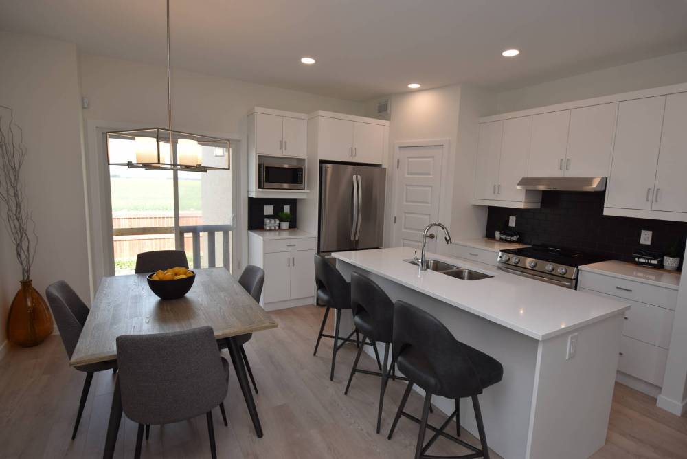 TODD LEWYS / FREE PRESS
Entertaining would be a breeze in the kitchen/dining area at 29-100 Grande Pointe Meadows Blvd.