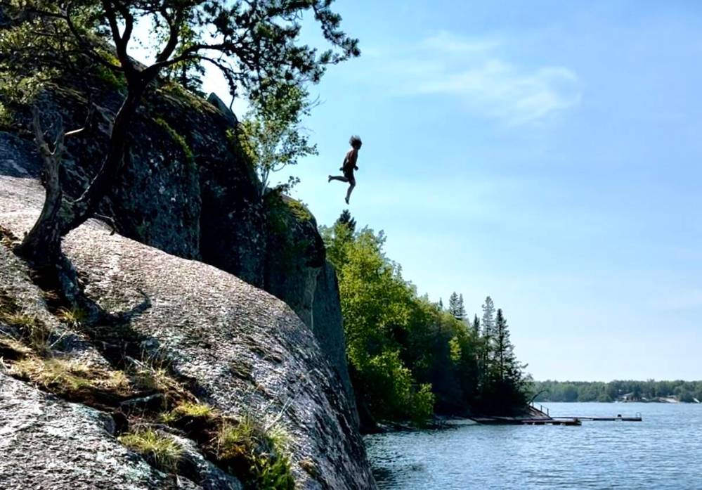 GORD MACKINTOSH / FREE PRESS
It’s a long way to Nutimik Lake.