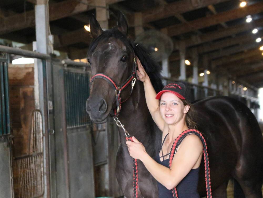 George Williams / Free Press
Groom Kayla Matyas has a special bond with ‘princess’ Nikkitysplit, winner of Tuesday’s Hazel Wright Sire Stakes.