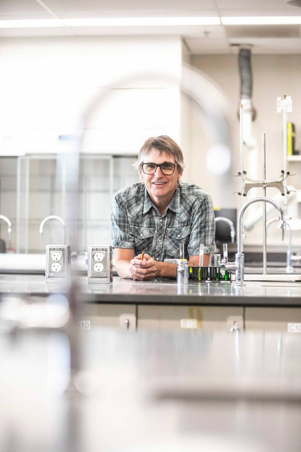 MIKAELA MACKENZIE / FREE PRESS
University of Winnipeg chemistry professor Devin Latimer, is passionate about climate justice and hopeful about the future.