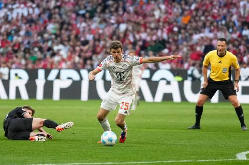 MATTHIAS SCHRADER / THE ASSOCIATED PRESS FILES
                                Long-time Bayern Munich forward Thomas Müller (centre) has left the club and signed with the Vancouver Whitecaps.