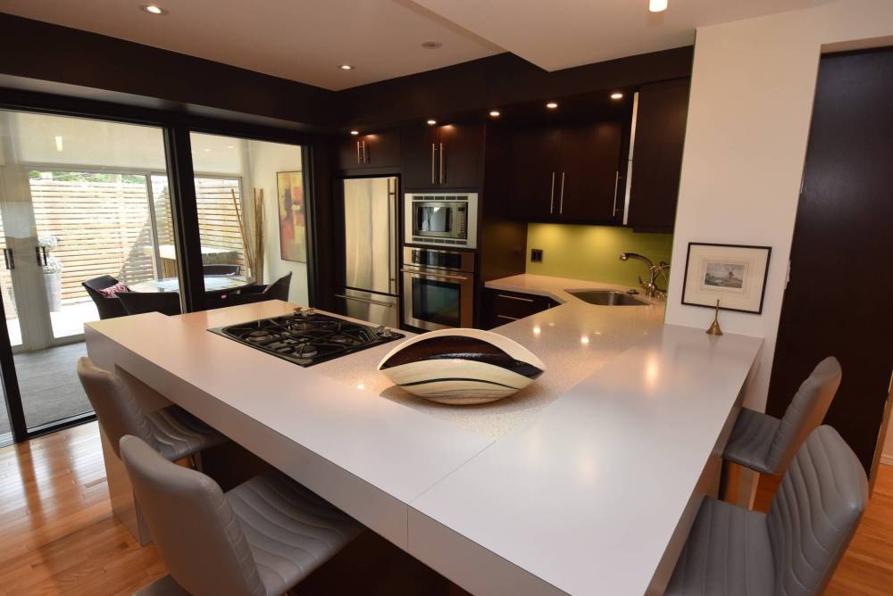 Todd Lewys photos / Free Press
The gleaming peninsula-style kitchen is the perfect place to chat with family and friends as you cook.