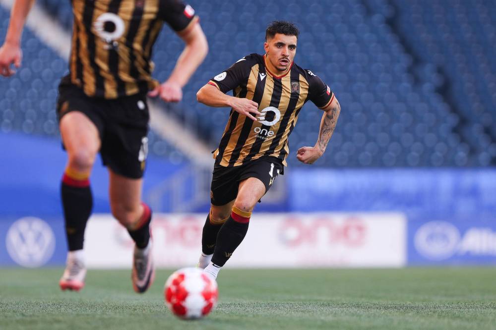 Daniel Crump / Free Press Files
Winnipeg Valour’s key defender Zachary Fernandez was injured in Saturday’s game against Forge FC, and will not be available for when the club hosts Atlético Ottawa on Sunday.