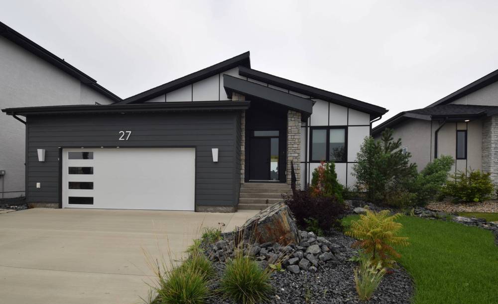 Todd Lewys photos / Free Press
This 1,751 sq. ft. bungalow also boasts a spacious walk-out lower level.