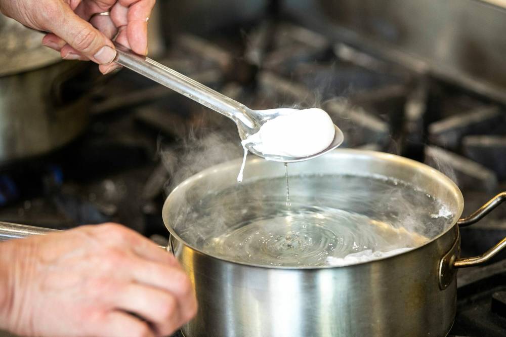 MIKAELA MACKENZIE / FREE PRESS
A slotted spoon will help get the egg out of the water.