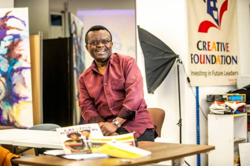 MIKAELA MACKENZIE / FREE PRESS 
                                Yisa Akinbolaji, a local artist and founder of the Creative Foundation, at their St. Vital space on Friday. The organization has been running visual art, coding and web design programs.