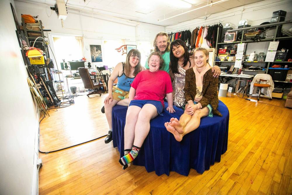 MIKAELA MACKENZIE / FREE PRESS
Glory! co-creators Dasha Plett (left), Gislina Patterson, Arne MacPherson, Dhanu Chinniah, and Emma Beech.