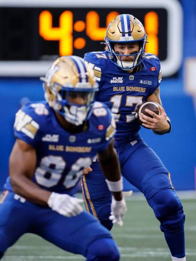 John Woods / THE CANADIAN PRESS FILES
                                Winnipeg Blue Bombers backup quarterback Chris Streveler (right) gets the start against the Ottawa Redblacks returning starting pivot — and former fellow Zach Collaros understudy — Dru Brown in the national’s capital Saturday.