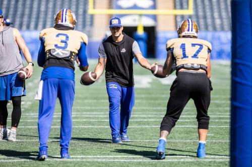 MIKAELA MACKENZIE / FREE PRESS
                                As Winnipeg Blue Bombers quarterback Zach Collaros (centre) recovers from a head injury, the Blue and Gold have entrusted backup Chris Streveler (right) as starter. Questions have been asked when third-stringer Terry Wilson (left) will get a crack at pivot.