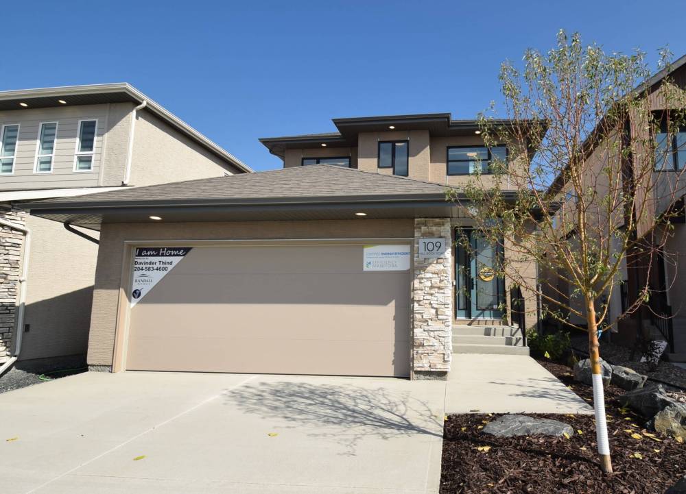 TODD LEWYS / FREE PRESS
Designed specifically for a large family, this 2,027 sq. ft., two-storey has space and style.