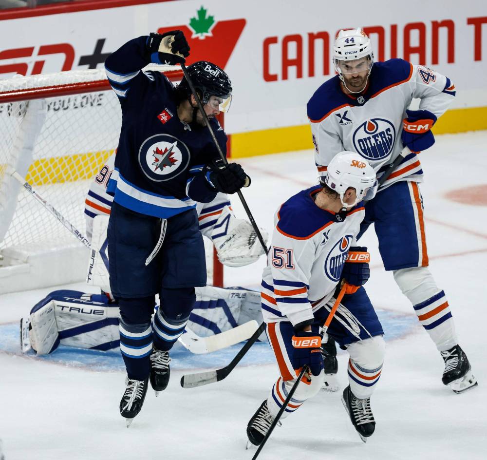 JOHN WOODS / FREE PRESS
Colby Barlow (left) screens Edmonton goalie Matt Tomkins on Colin Miller’s second period goal. Barlow would score for the Jets in the third period.