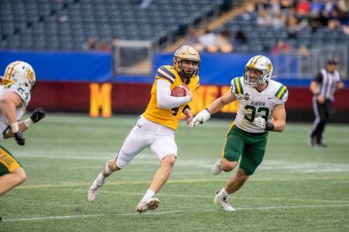 BROOK JONES / FREE PRESS FILES
                                Manitoba Bisons quarterback Jackson Tachinski (centre) didn’t return to the Sept. 20 game against the Alberta Golden Bears. Backup pivot Cole Anseeuw might be tasked with a second start this Saturday.