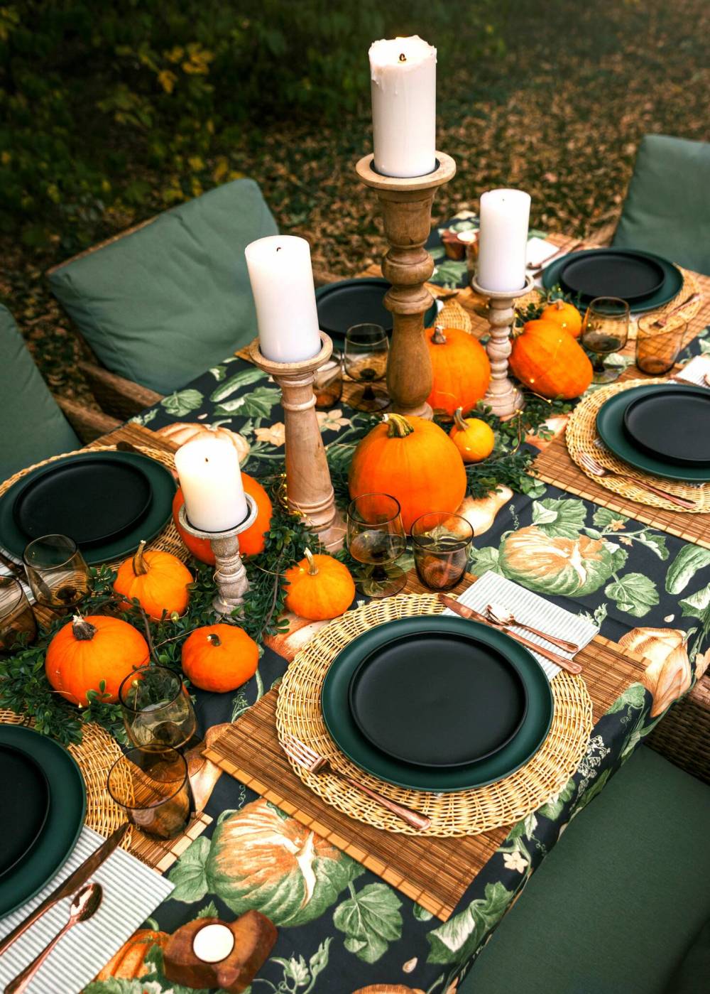 Robyn Chubey can show you how to create a fall-themed outdoor tablescape, step by step. 