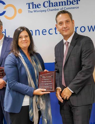 MIKE DEAL / FREE PRESS
                                Winnipeg Chamber of Commerce president Loren Remillard presents Michele Prysazniuk, 	V-P, revenue and business development at the Free Press, with a legacy award on Thursday.