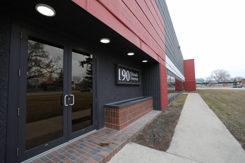 RUTH BONNEVILLE / FREE PRESS FILES
The building at 190 Disraeli Freeway is currently home to N’Dinawemak, an Indigenous-led homeless shelter.