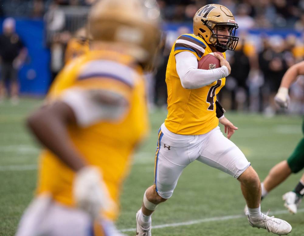 BROOK JONES / FREE PRESS FILES
Bisons pivot Jackson Tachinski set a new U of M rushing touchdowns by a quarterback record in the Herd’s last game. Tachinski racked up 21 career rushing TDs after adding three against the UBC Thunderbirds before the bye week.