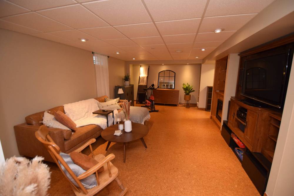 TODD LEWYS / FREE PRESS
Head downstairs and you find a spacious rec room with cork flooring, office area, two flex spaces, a three-piece bath and laundry/mechanical room.