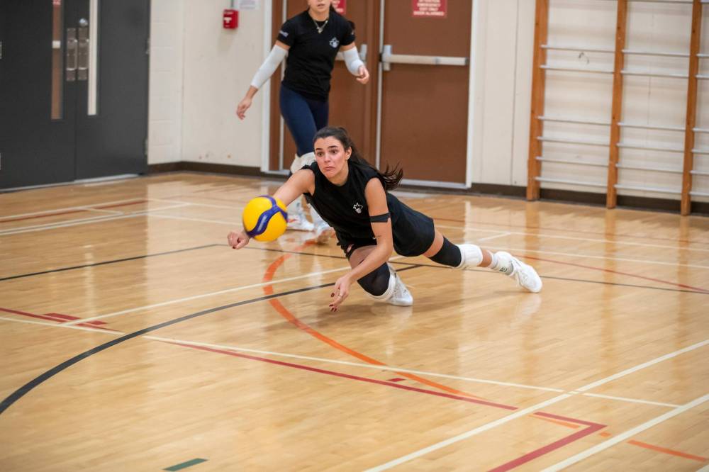 BROOK JONES / FREE PRESS
                                Left-side Raya Surinx is a leader on the national-champion University of Manitoba Bisons women’s volleyball team.
