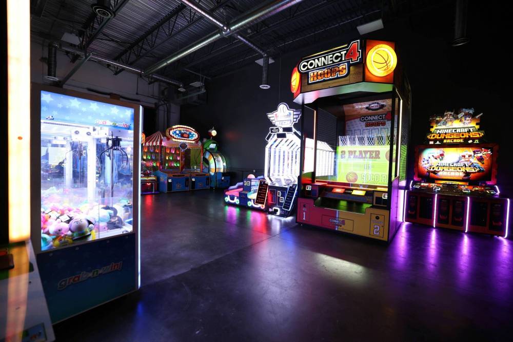 RUTH BONNEVILLE / FREE PRESS
Happy’s Sim Play Social has five golf simulators and a bunch of arcade games aimed at entertaining people of all ages.