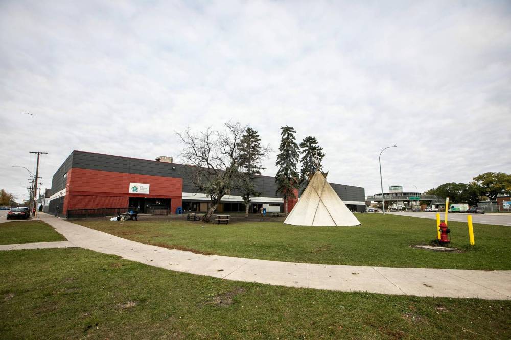 MIKAELA MACKENZIE / FREE PRESS FILES
                                The proposed facility on Disraeli Freeway will save lives and put the vulnerable in direct contact with social, health and housing supports, Dan Lett writes.