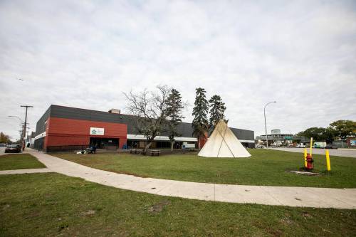 MIKAELA MACKENZIE / FREE PRESS FILES
                                The proposed facility on Disraeli Freeway will save lives and put the vulnerable in direct contact with social, health and housing supports, Dan Lett writes.