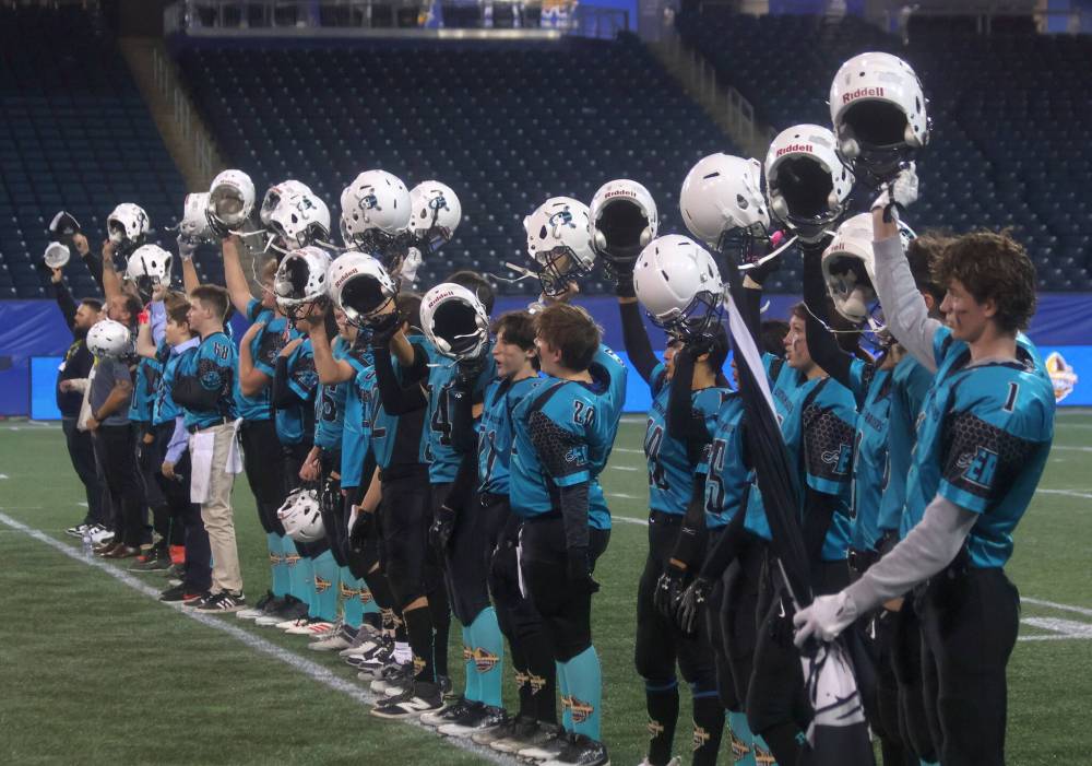 DGN PHOTOS
                                Sisler Spartans lineman Darius Hartshorne, 17, died after he was injured in a game on Oct. 17.
                                Cassidy Dankochik Photo
                                Players on the Eastman Raiders bantam team raise their helmets in support of Darius Hartshorne before a championship game inside Princess Auto Stadium Oct. 26.