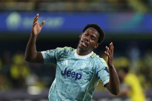 Alberto Saiz / THE ASSOCIATED PRESS FILES
                                Juventus forward Jonathan David reacts after missing a scoring chance during the Champions League opening phase match on Oct. 1 against Villarreal.