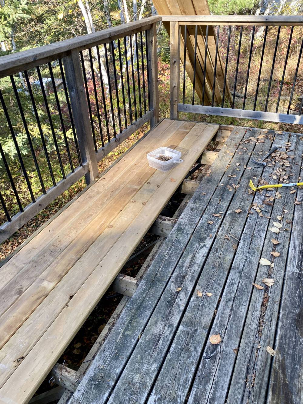 MARC LABOSSIERE / FREE PRESS
Instead of completely removing the old deck boards initially, it was easier in this instance to replace boards as I went along.