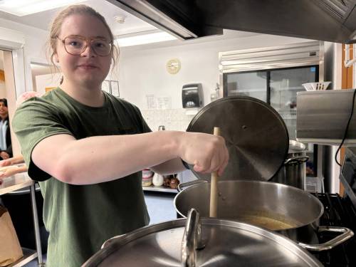 John Longhurst / Free Press
                                Kieran Schellenberg stirs soup at the Nov. 20 launch of the Raw Carrot