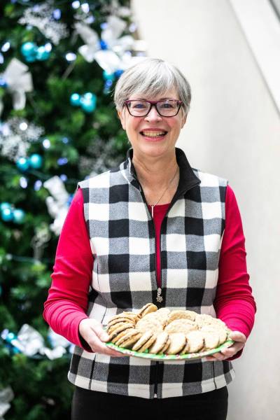 MIKAELA MACKENZIE / FREE PRESS
                                Heather Penno&rsquo;s tender sandwich cookies are a Christmas tradition.
