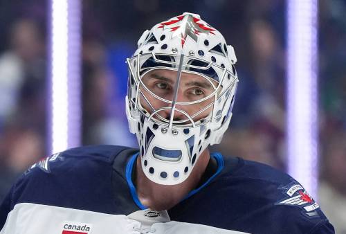 Darryl Dyck / THE CANADIAN PRESS FILES
                                Winnipeg Jets goalie Connor Hellebuyck made his last start on Nov. 15 before undergoing arthroscopic knee surgery.