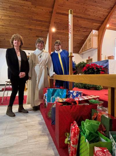 JOHN LONGHURST / FREE PRESS
                                (From left): Karen Samsom, Marilyn Lund and Chris Salstrom.