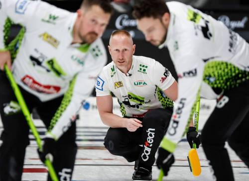 JOHN WOODS / FREE PRESS
                                Brad Jacobs (centre) credits his time in the Buffalo jacket alongside decorated Manitoban curler Reid Carruthers for saving him from burnout.