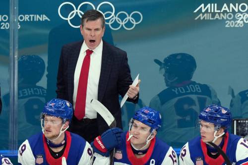CAROLYN KASTER / THE ASSOCIATED PRESS
                                United States head coach Mike Sullivan directs his team during the first period of a men&rsquo;s ice hockey semifinal game against Slovakia.
