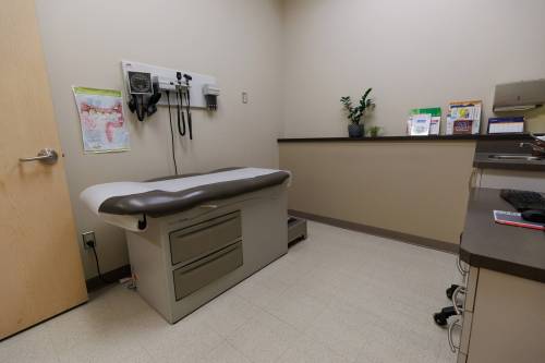 MIKE DEAL / FREE PRESS FILES
                                Among Manitobans who do have a primary-care provider, only 28.5 per cent said they could get a same-day or next-day appointment for urgent medical issues.