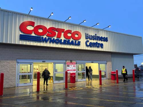 Aaron Epp / Free Press
                                Winnipeg&rsquo;s first Costco Business Centre opened at 1315 St. James St. on Friday morning.