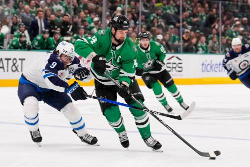 TONY GUTIERREZ / THE ASSOCIATED PRESS
                                Dallas Stars left wing Jamie Benn (14) takes control of the puck in front of Winnipeg Jets&rsquo; Alex Iafallo (9) in the first period of Thursday&rsquo;s game in Dallas.